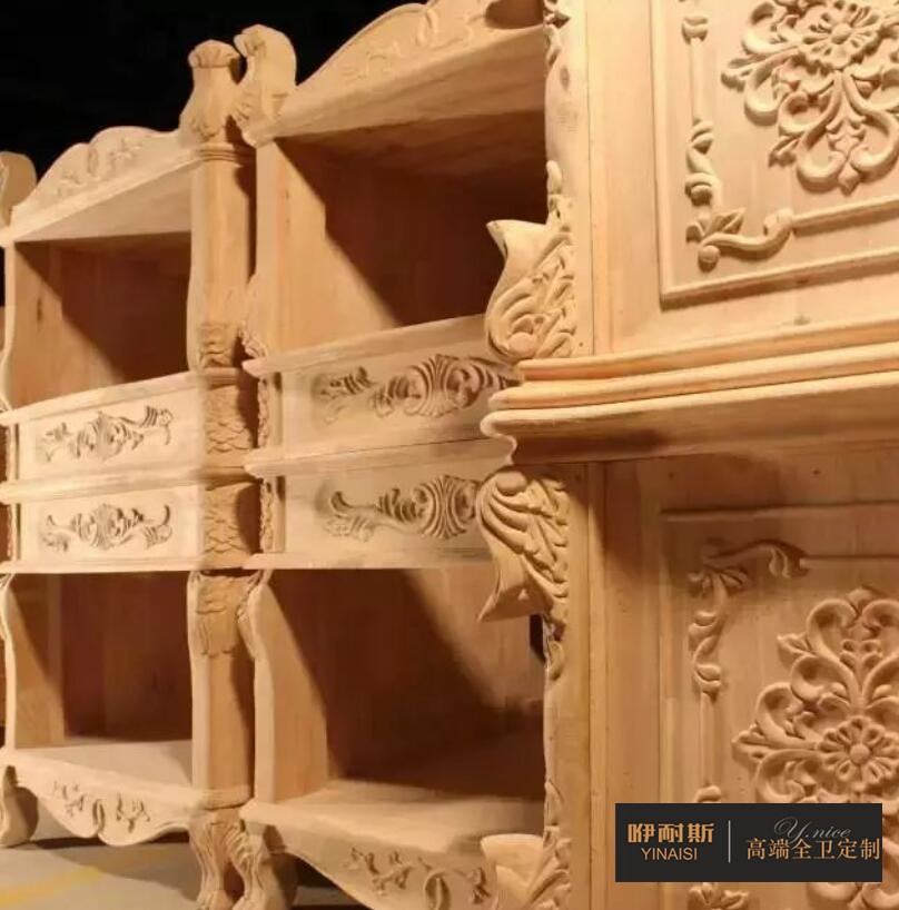 第十一步：木磨。把木頭表面的毛刺打磨掉，有小坑挖或黑疤的地方挖掉后填補(bǔ)起來、并打磨光滑。