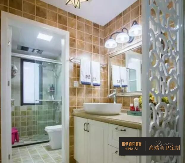 現(xiàn)在大多數(shù)衛(wèi)浴間設計是干濕分離式，將面盆獨立出來，且設置遠離門口的地方，打造相對干燥的空間
