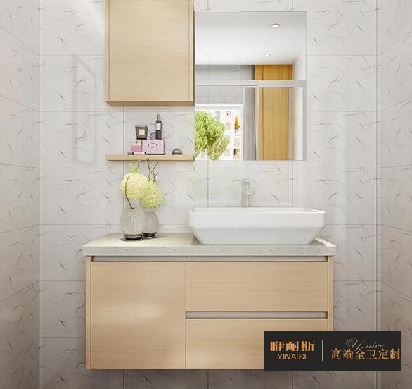 小巧的吊柜，滿足衛(wèi)生間日常收納;設(shè)置隔板，方便洗漱用品擺放。